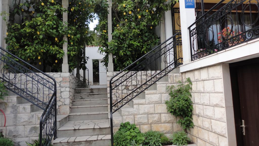 Guesthouse Apartment Bozica Bol Zewnętrze zdjęcie