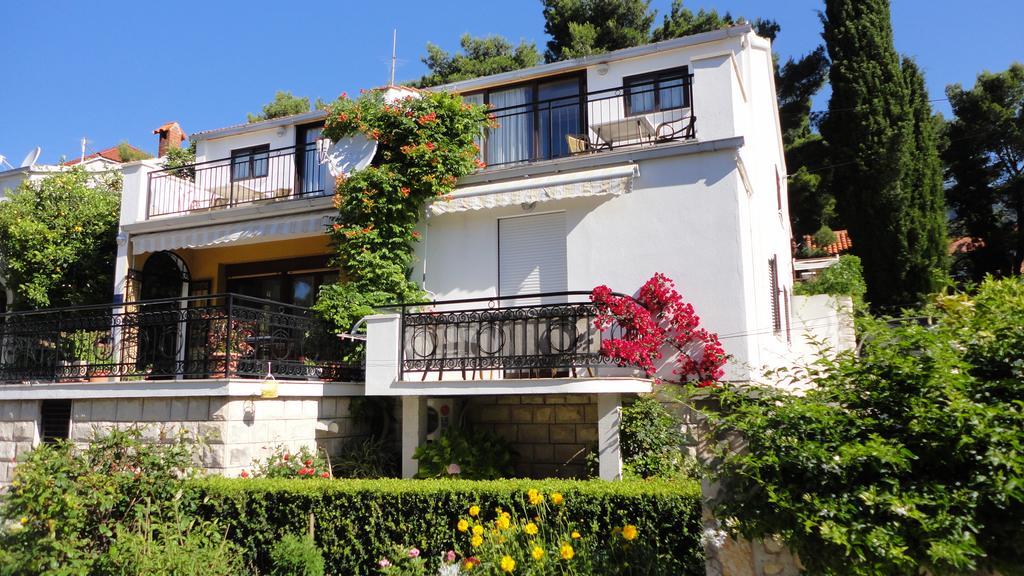 Guesthouse Apartment Bozica Bol Zewnętrze zdjęcie