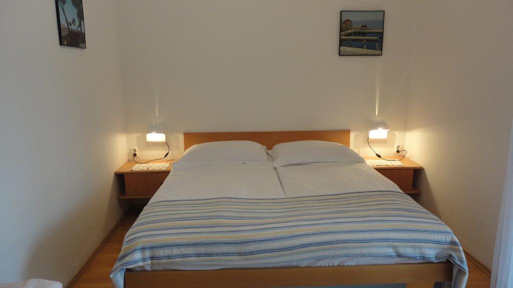 Guesthouse Apartment Bozica Bol Zewnętrze zdjęcie